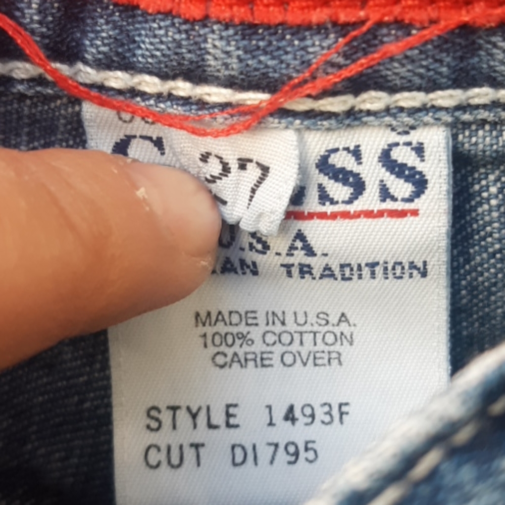 Guess vintage high rise mom jean shorts w/ beads - Picture 3 of 7
